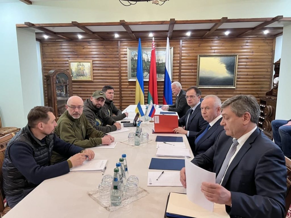 Завершился третий раунд переговоров между Россией и Украиной в Беловежской пуще. Собрали главное