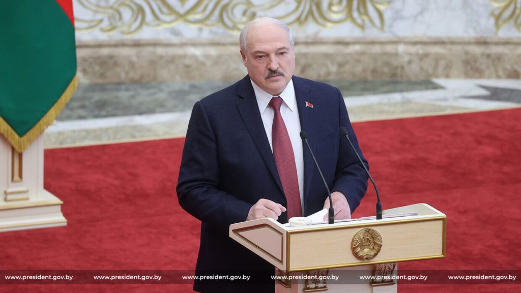 Лукашенко подписал Решение республиканского референдума по Конституции. Собрали главное