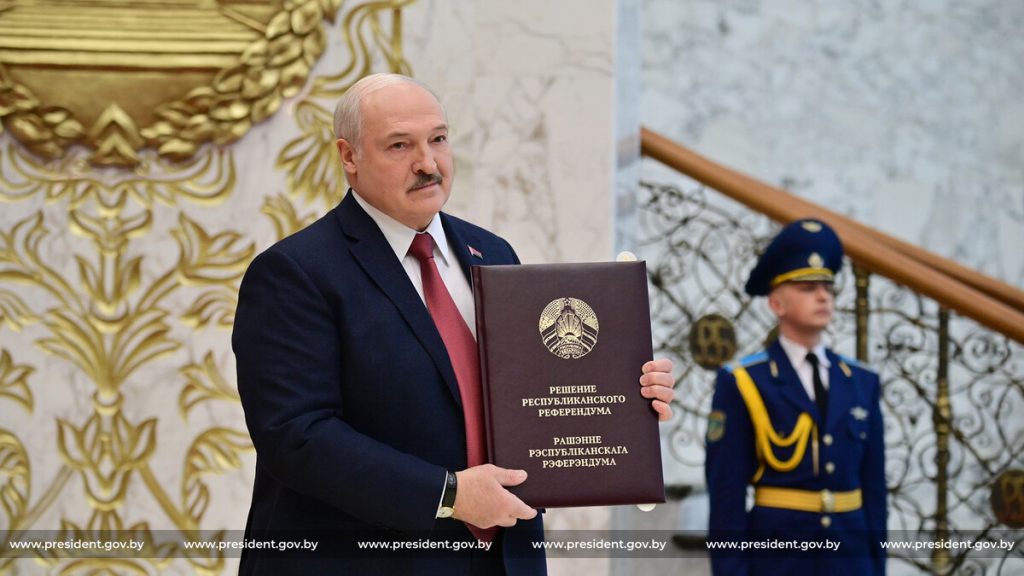 «Мы открываем новую главу нашей истории». Лукашенко поздравил белорусов с Днем Конституции