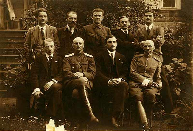 Противоречия, ограничения, нападки. Почему попытка создания БНР была изначально обречена на провал