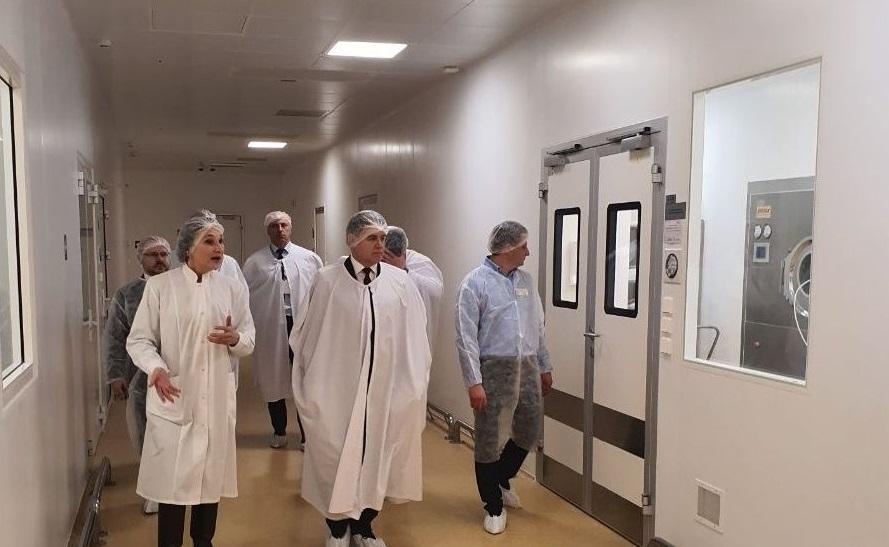 Сохранить поставки лекарств. Что еще обсуждал вице-премьер на Борисовском заводе медпрепаратов