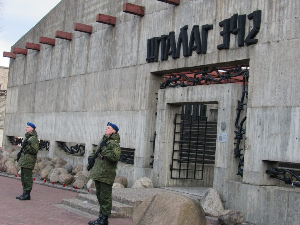 История, застывшая в камне.  В Молодечно почтили память узников фашистских концлагерей