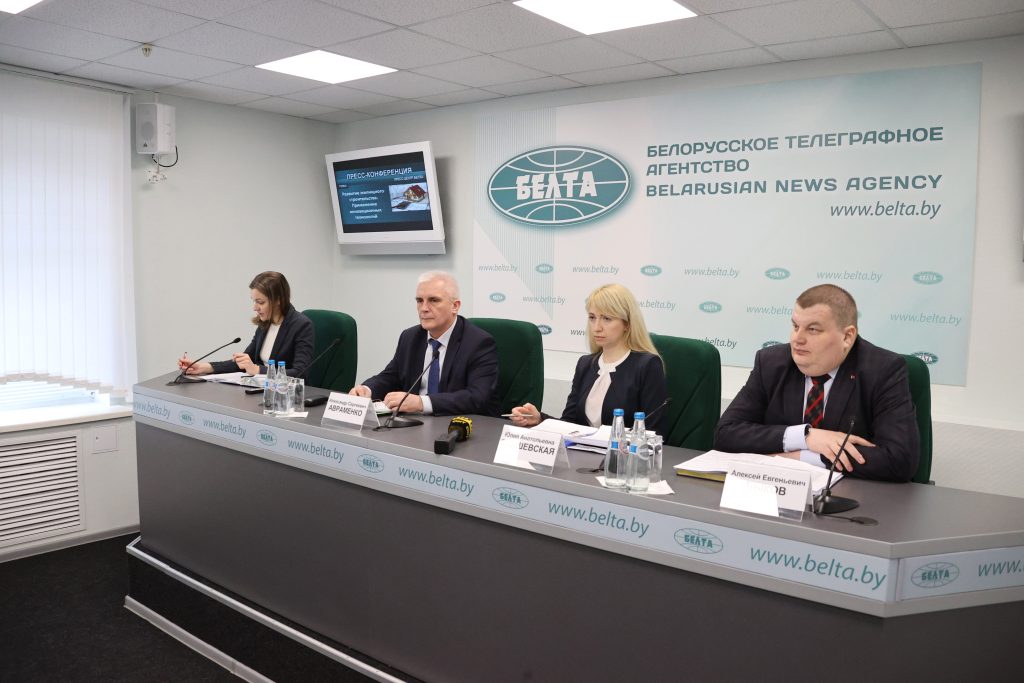 Минстройархитектуры: колебания курсов валют влияют на выдачу коммерческих кредитов, но не критично