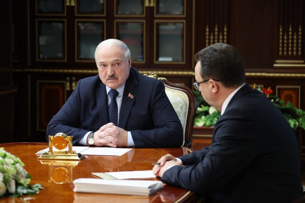 Лукашенко рассказал о задержании 35 ортопедов-травматологов за взятки