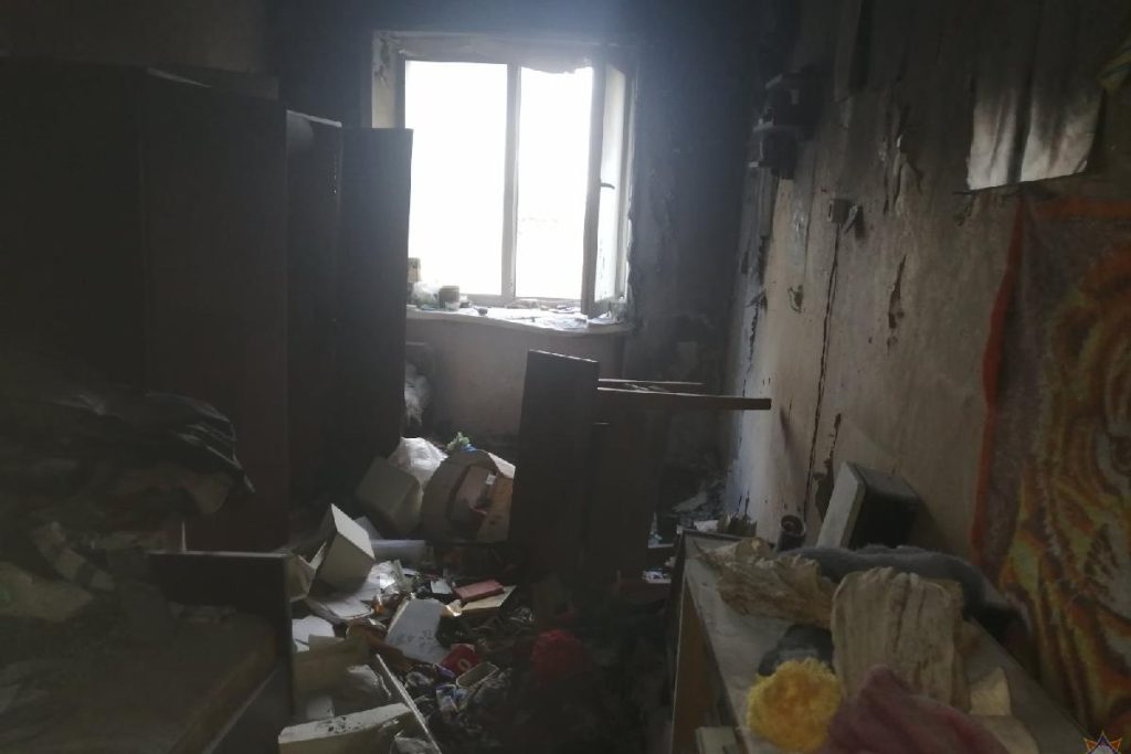Молодечненец спас двоих соседей на пожаре