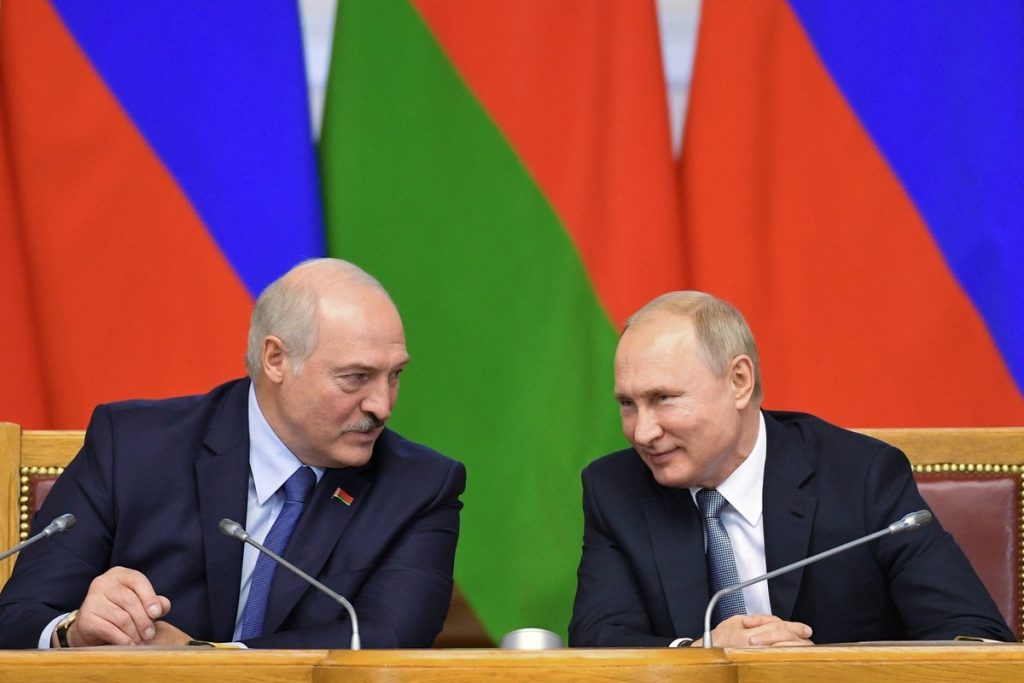 Отмена роуминга, белорусы в «Роскосмосе» и границы без ковида — о плюсах союза Беларуси и России