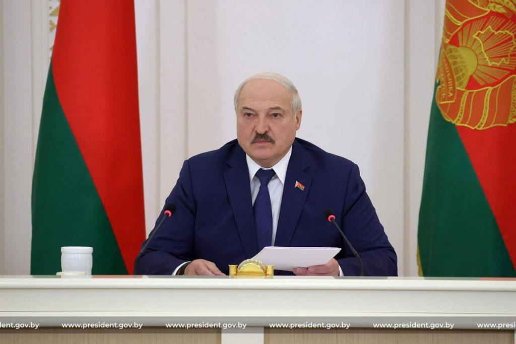 «Задача власти — спокойствие общества». Лукашенко на совещании по социально-экономической политике