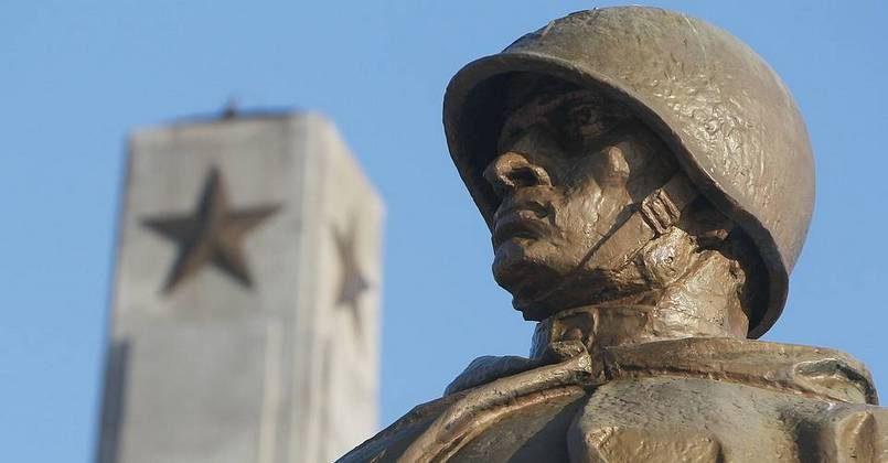 Памятник советским солдатам Великой Отечественной войны осквернили в Литве