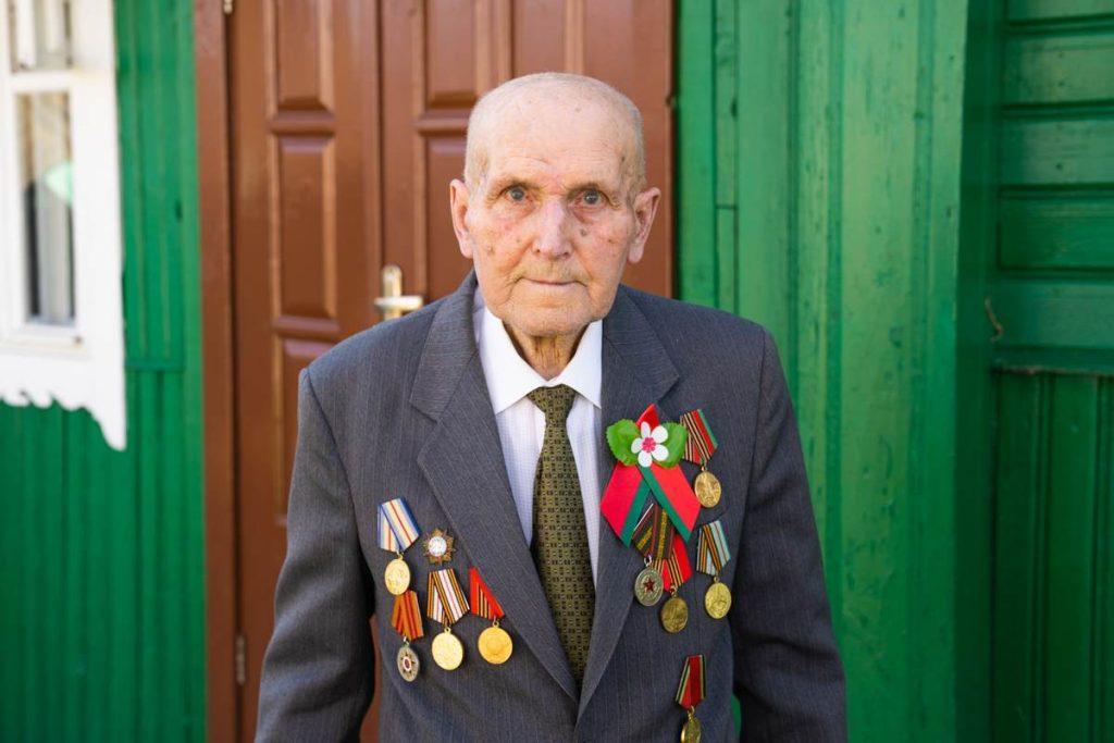 Звонарю — 97. Ветеран из Воложинского района помогает в церкви и сам ведет домашнее хозяйство