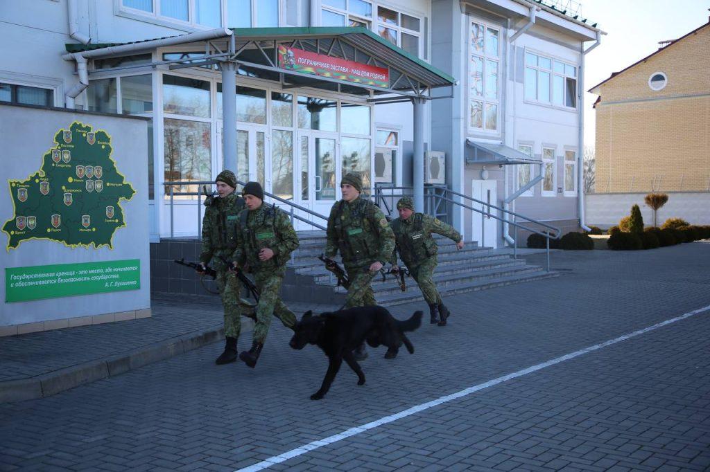 Первыми встречают врага и защищают священные рубежы. Лукашенко поздравил белорусских пограничников