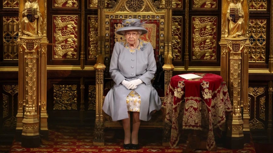Королева Елизавета II впервые за 59 лет пропустила открытие парламента из-за проблем со здоровьем