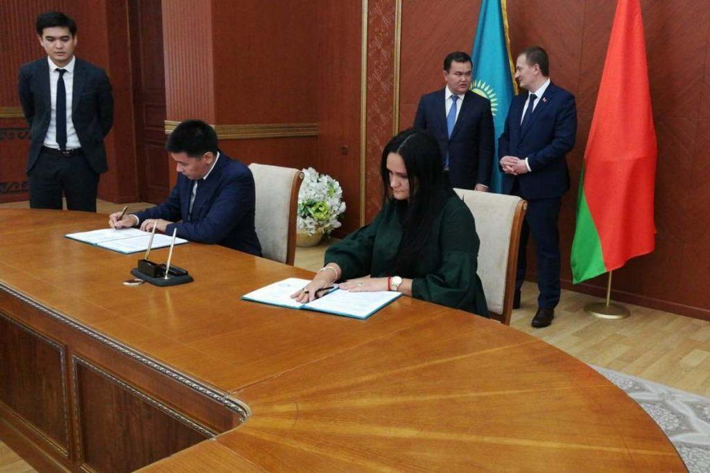 Контракты между предприятиями Минщины и Карагандинской области подписаны в Казахстане