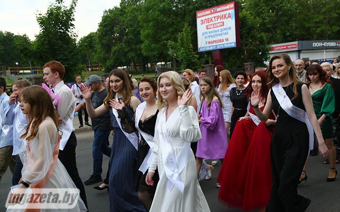 Фотофакт: как в Молодечно прошел выпускной бал