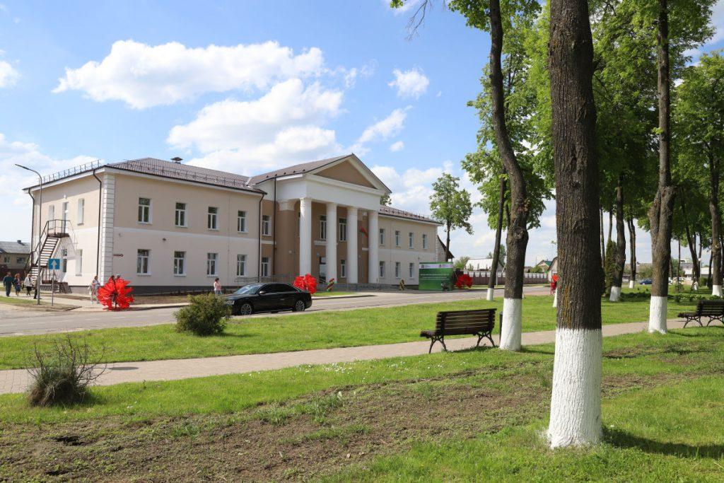 «Для нас нет второстепенных регионов». В Березино открыли многофункциональное здание библиотеки