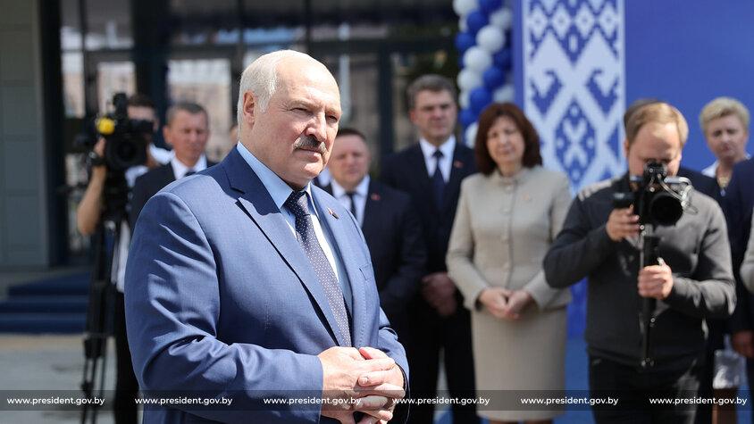 Лукашенко призвал белорусов шевелиться, чтобы зарабатывать для себя
