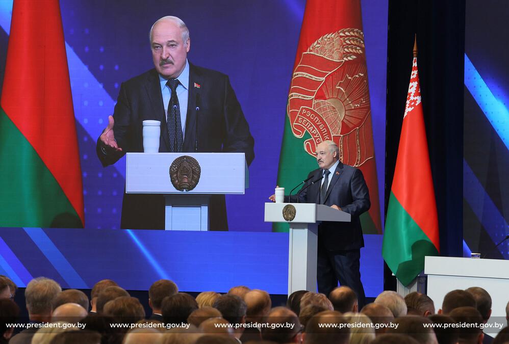 Лукашенко рассказал, с какими работниками будут расставаться без сожаления, и привел пример таковых