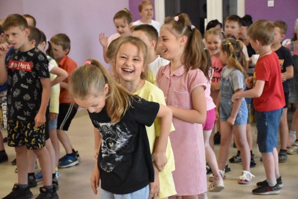 «І конкурсы, і танцы, і сама атмасфера». Першыя госці маладзёжнага цэнтра прыехалі у Бярэзіно