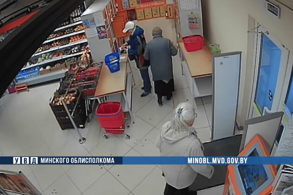 В Борисове женщина украла продукты из корзины пенсионерки