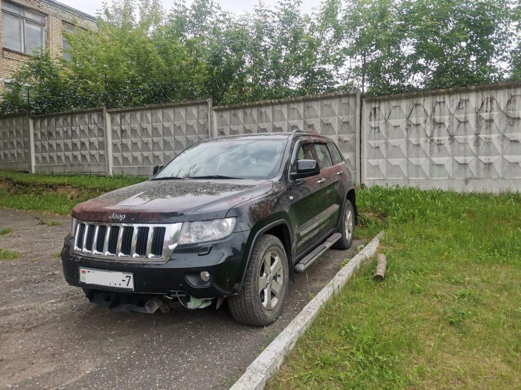 В Молодечно у дачника украли внедорожник, пока он спал во время застолья