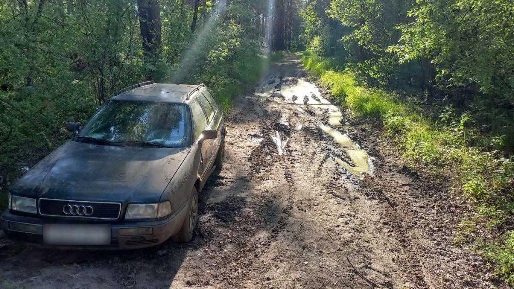 Солигорский пенсионер потерял в лесу автомобиль. Госавтоинспекторы помогли найти ему машину