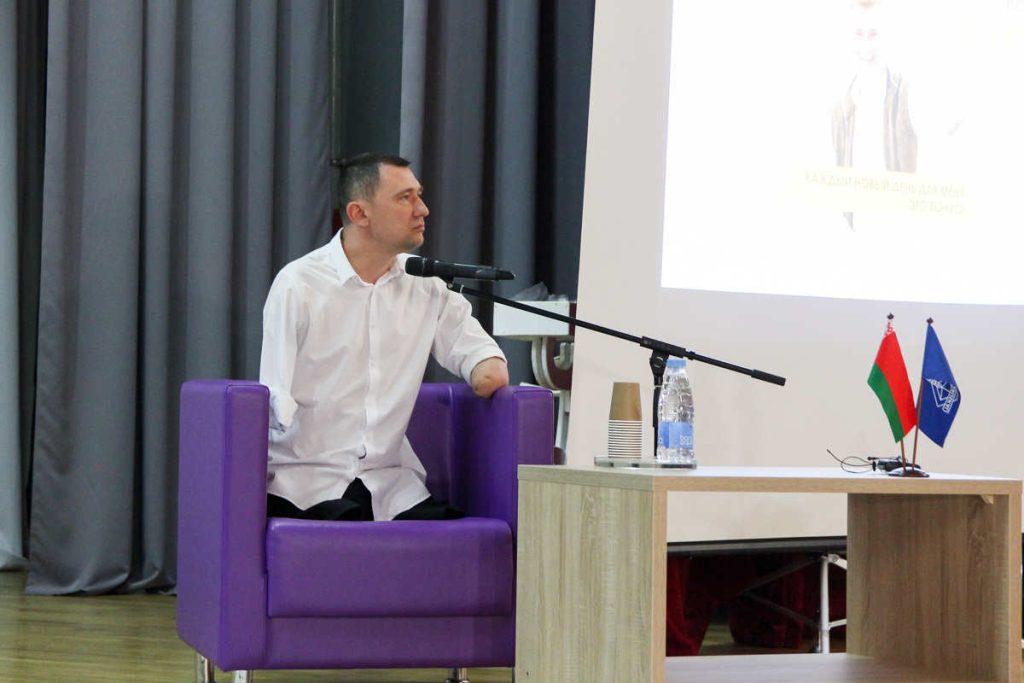 Талай провел «Урок мужества» для детей, отдыхающих в лагере «Дубрава» Солигорского района