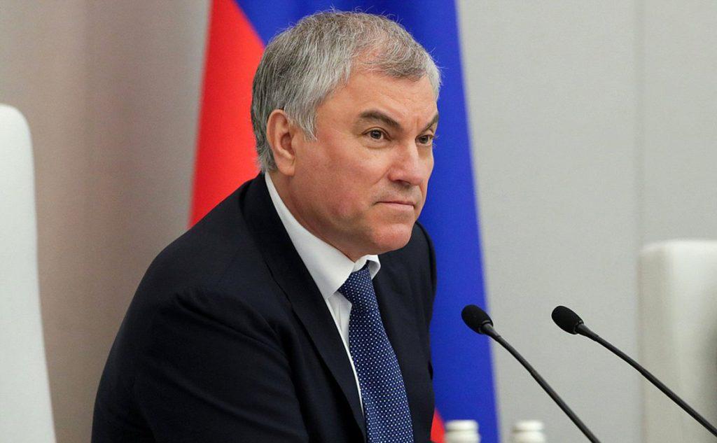 Санкции вводят, но нефть покупают — Володин о лицемерии США