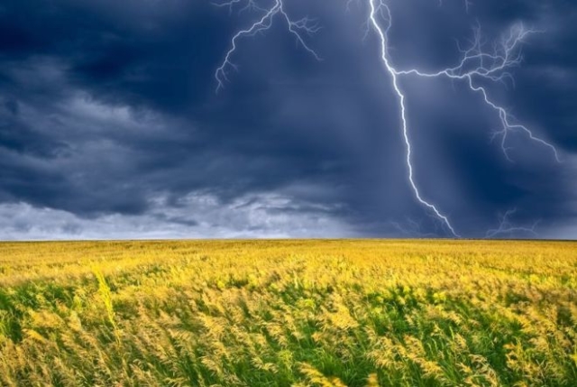 Желтый уровень опасности из-за гроз объявлен в Беларуси 25 июля