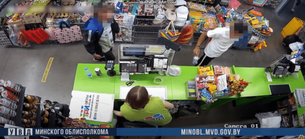 В Молодечно молодые похитители банковской карточки потратили 1 600 рублей за восемь часов