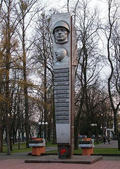 Памятник освобождения в Бресте. Установлен в 1965 г. в честь освобождения города от германских войск. Скульптор М. Альтшулер. Архитекторы А. Горбачёв и Н. Миловидов