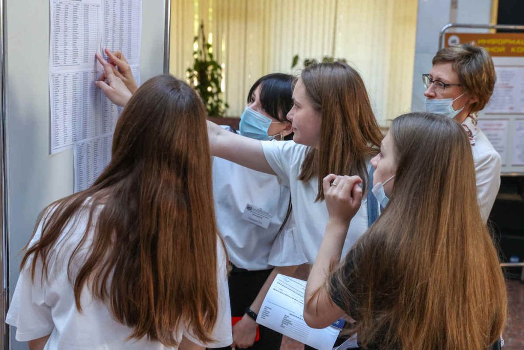 Результат 100! Узнали про абитуриентов Минщины, набравших максимум на ЦТ по иностранному языку