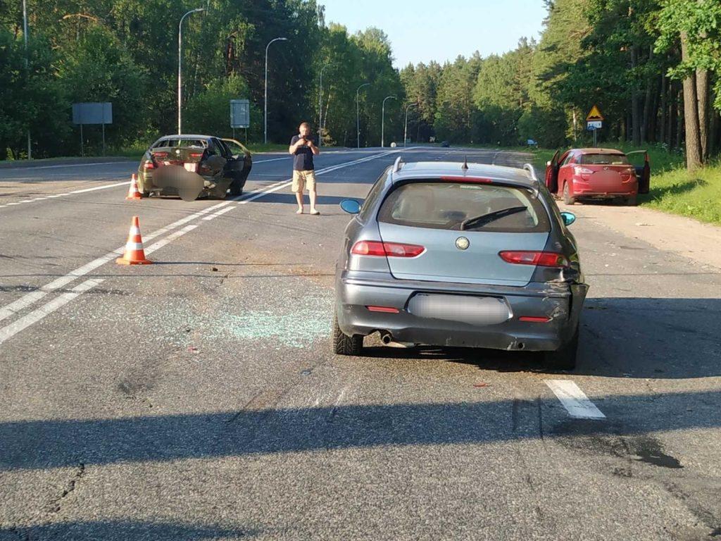 Две машины «Альфа Ромео 156» не разъехались под Логойском – пострадал 17-летний пассажир