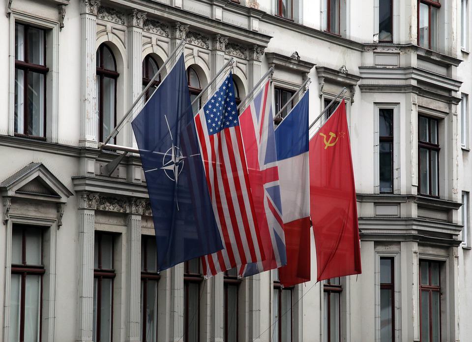 флаги НАТО США Великобритания Китай Франция