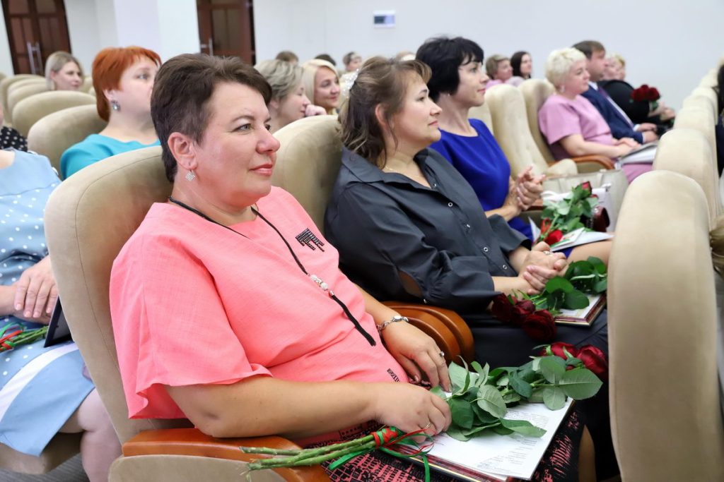 Работники торговли — это лицо государства. Лучших на Минщине чествовали в областном исполкоме