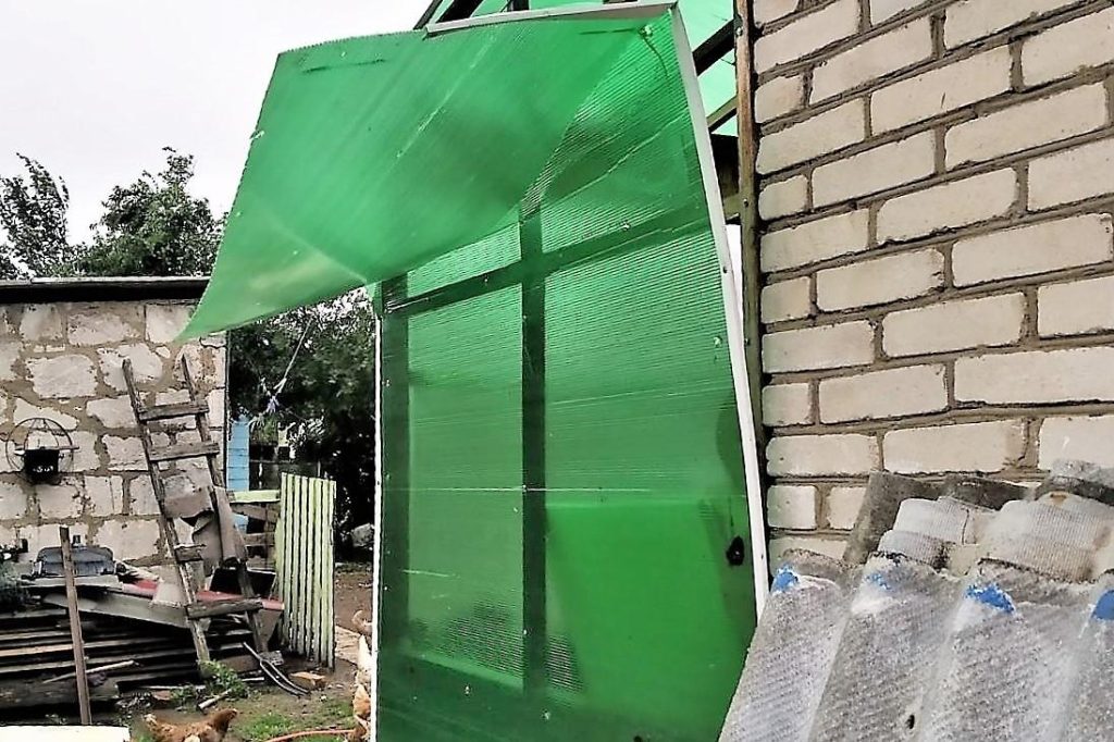 Сорвало поликарбонат