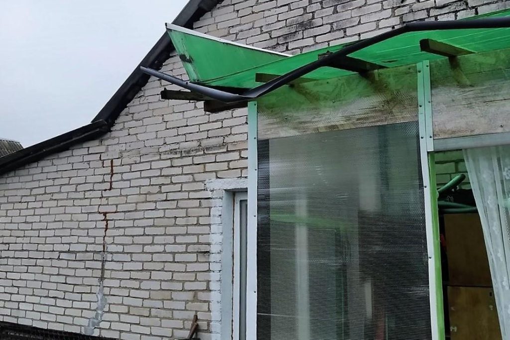 Сорвало поликарбонат