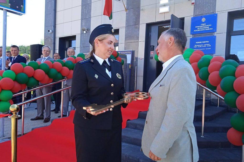 Новоселье отметили судебные исполнители Логойского района