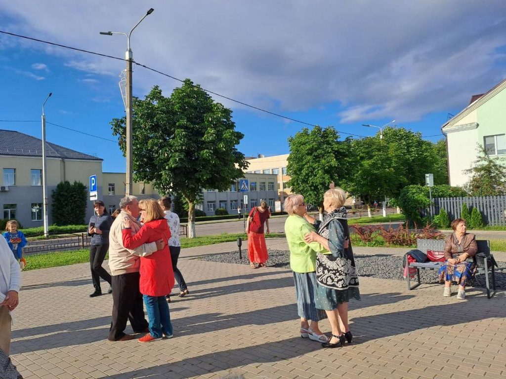 Смолевичи открыли ретротанцплощадку