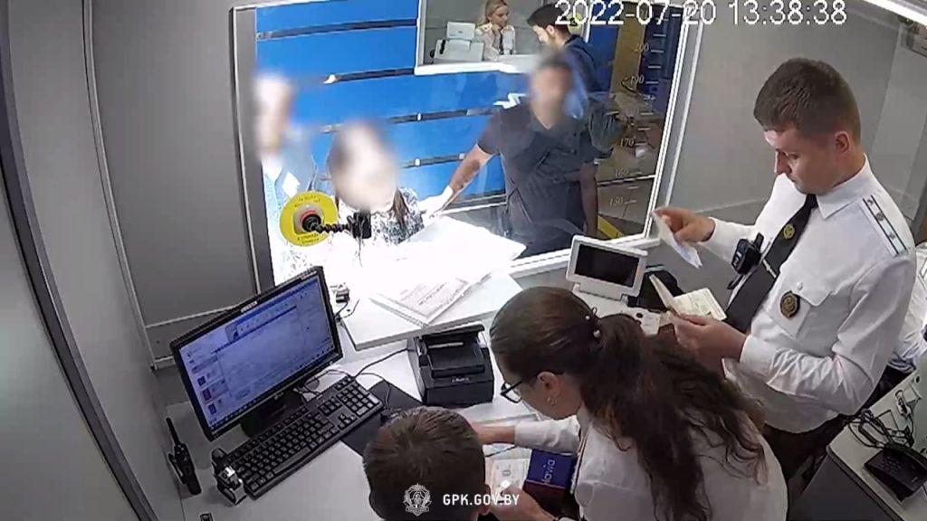 Иностранца с фальшивым паспортом Турции задержали в минском аэропорту — видео