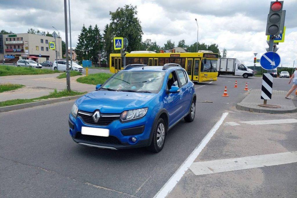 «Рено» в Лесном поселке Минского района сбил велосипедиста на пешеходном переходе