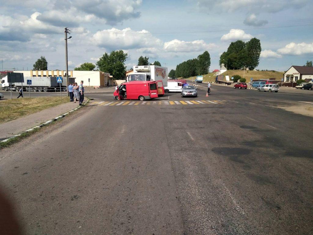 В Столбцах столкнулись фургон «Форд Транзит» и грузовик МАЗ