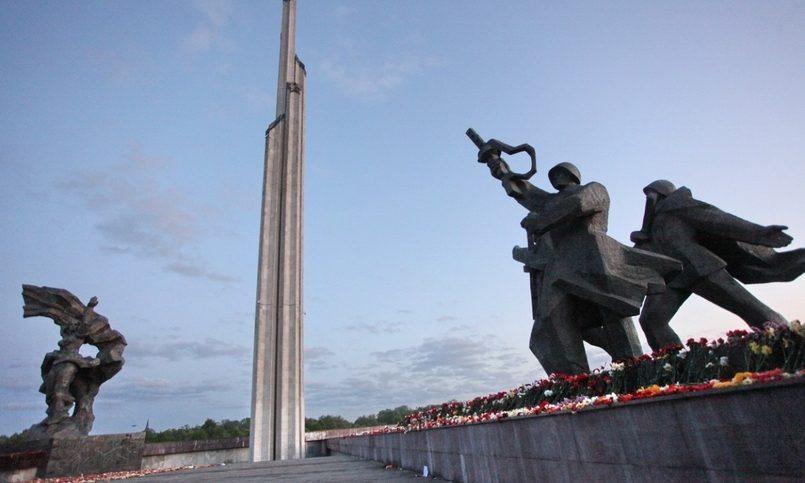 Акцию против сноса памятников советским воинам запретила Рижская дума