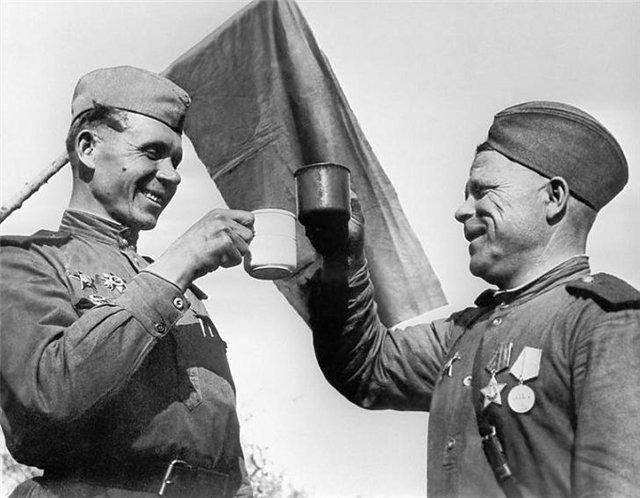 Эмалированная спутница фронтовиков. Вспомнили о незаменимой вещи бойца — кружке времен ВОВ