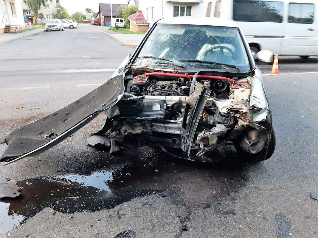 «Рено Дастер» и «Лада» столкнулись в Слуцке — госпитализирован водитель ...