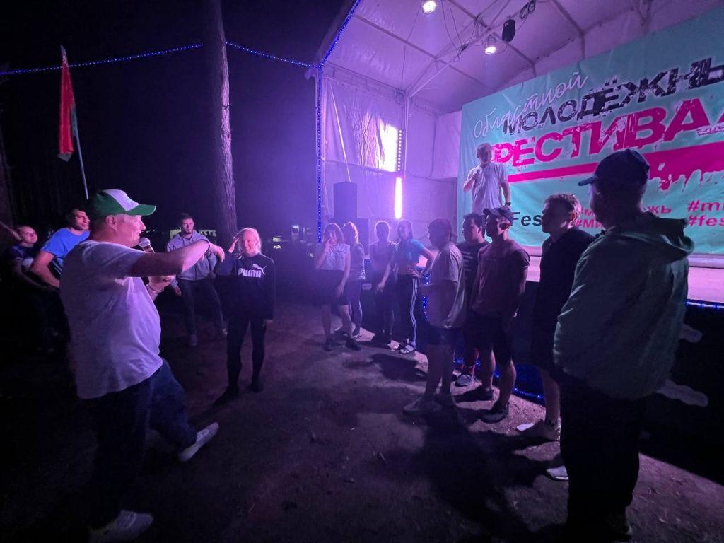 Вечерний движ на TourFeste устроила «Минская волна»
