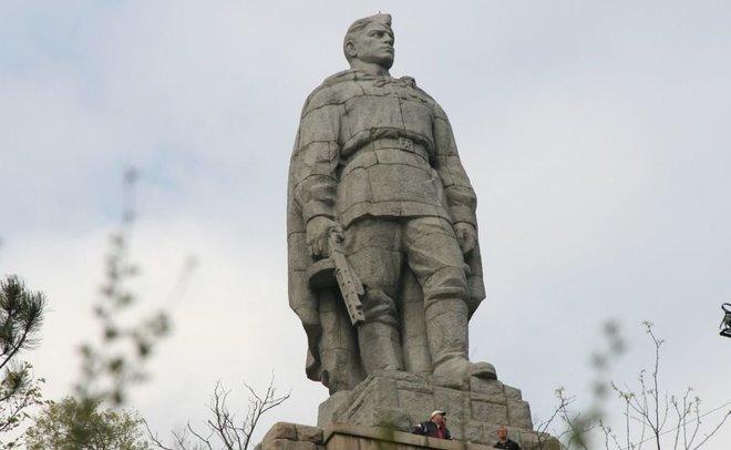 Латвию, Литву и Эстонию хотят привлечь к ответственности за уничтожение памятников