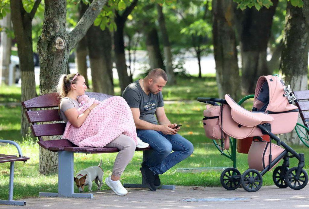 ФОТО ДНЯ: молодая семья