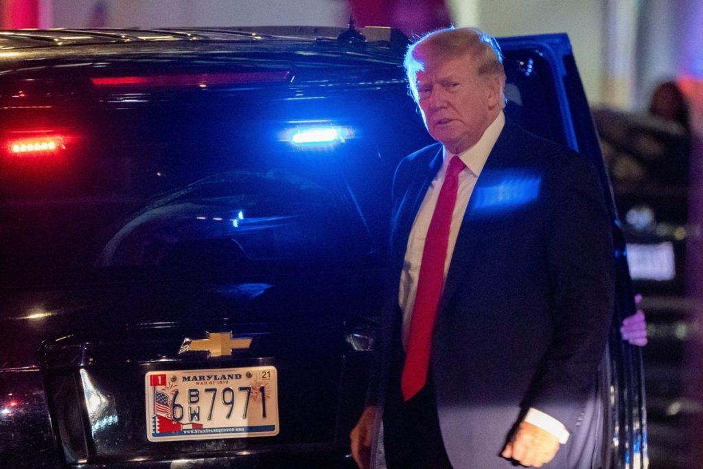 СМИ: ФБР искали у Трампа документы, связанные с ядерным оружием
