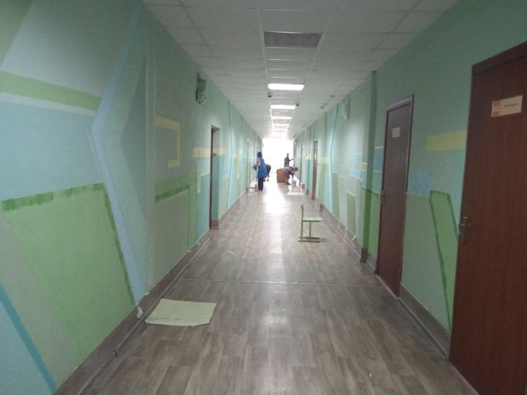 В коридорах пахнет свежей краской, а в классах - новой мебелью
