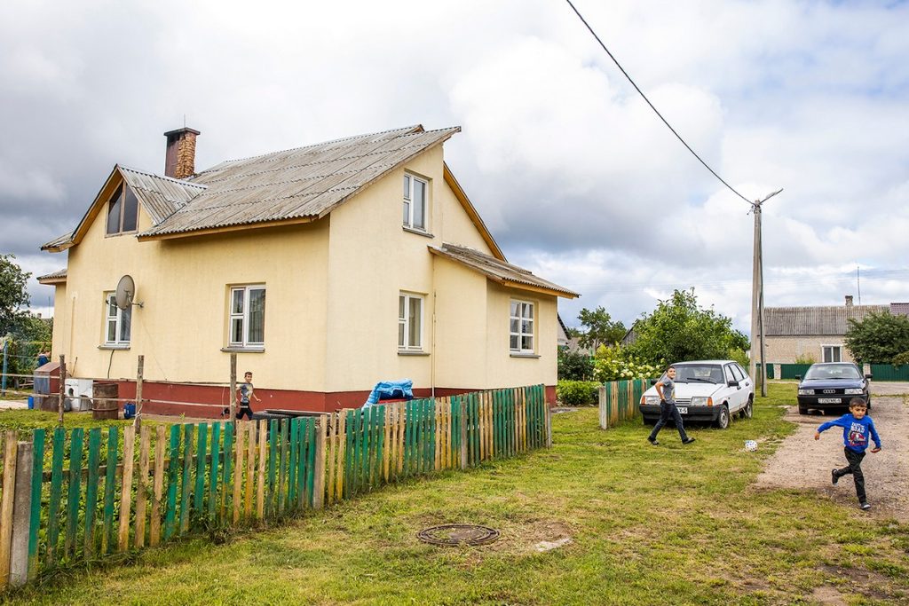 Живут Аршакяны в деревне Нивное, что в 35 км от Столбцов