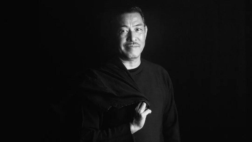 Умер японский дизайнер Иссэй Миякэ — создатель модного дома и черной водолазки Джобса